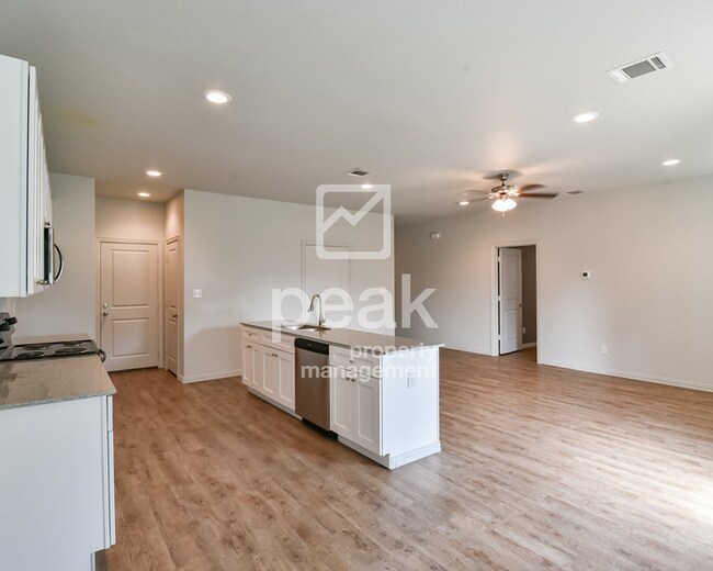 Building Photo - $1950! 3Bed/2Bath home in Fort Worth!