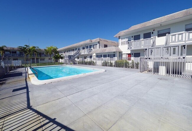 Foto del edificio - 4000 NE 10th Ave