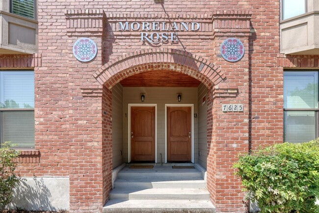 Building Photo - 7625 SE Milwaukie Ave