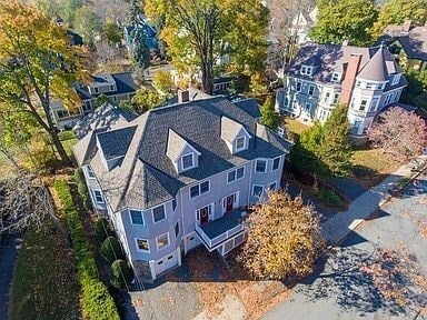 Primary Photo - 23 Wellington St