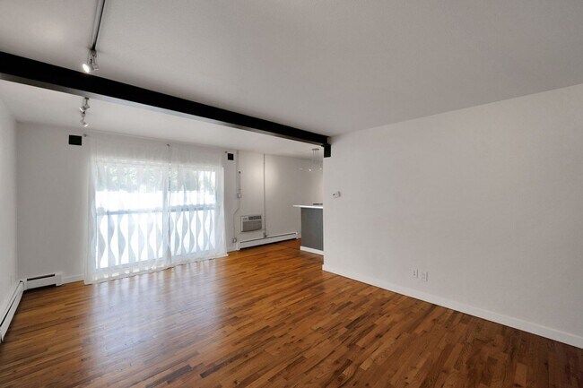 Foto del edificio - Charming 2BR Condo in Denver