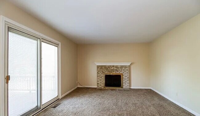 Building Photo - 8280 Twin Cove Ct