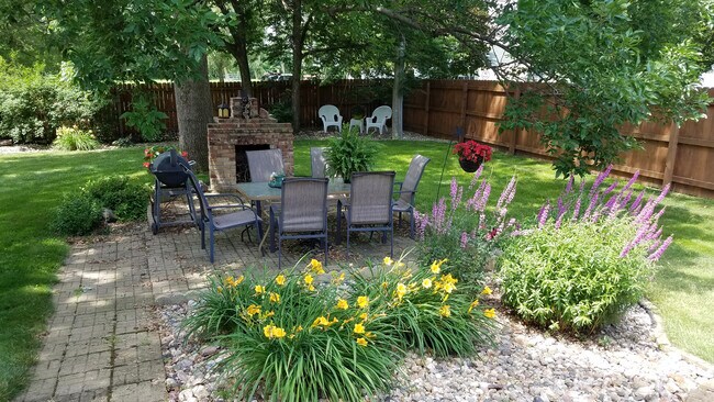Patio interior - 617 N Cedar St