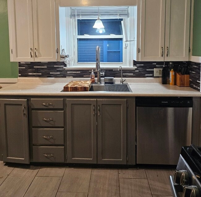 Building Photo - 244 Pasadena Blvd