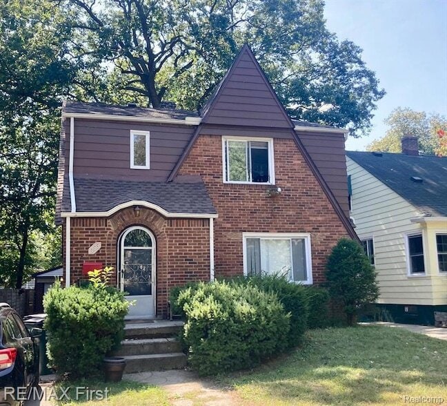 Primary Photo - 383 W Chesterfield St