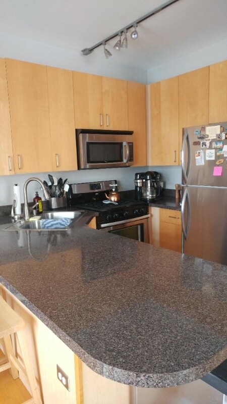 Foto del edificio - 680 N Green St