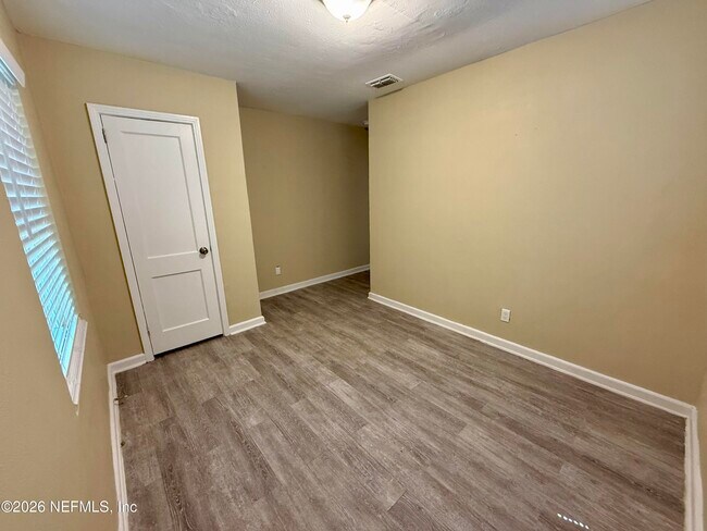 Foto del edificio - 1559 W 31st St