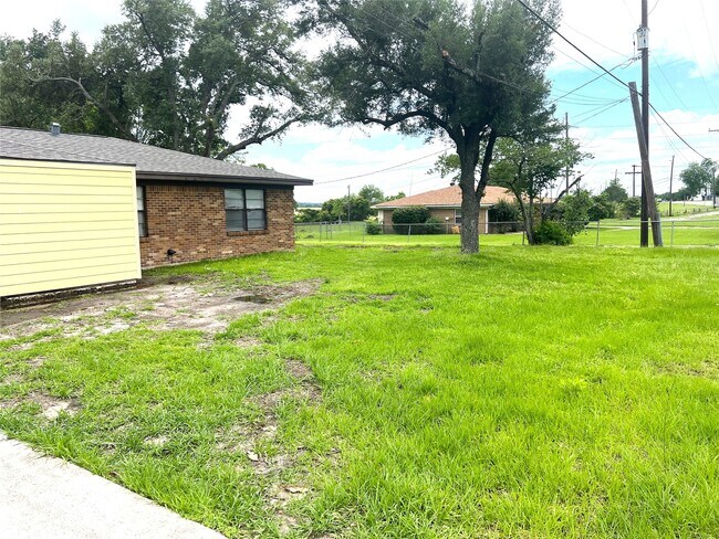 Foto del edificio - 377 State Hwy 75 N