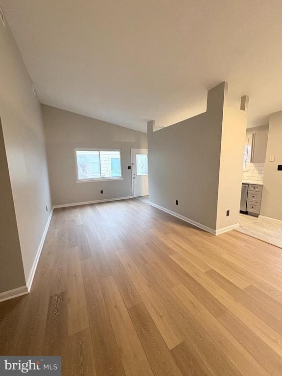 Foto del edificio - 390 Aldeberan Dr