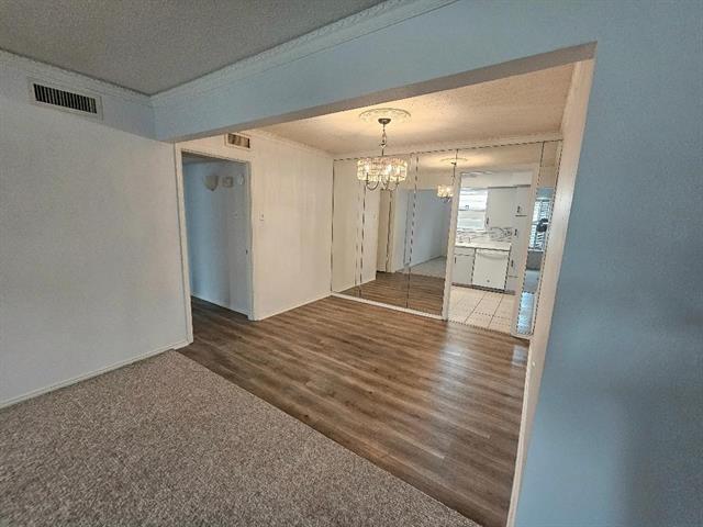 Foto del edificio - 5825 Birchbrook Dr