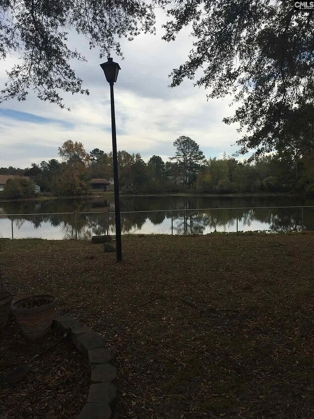 Foto del edificio - 215 Laurel Meadows Dr