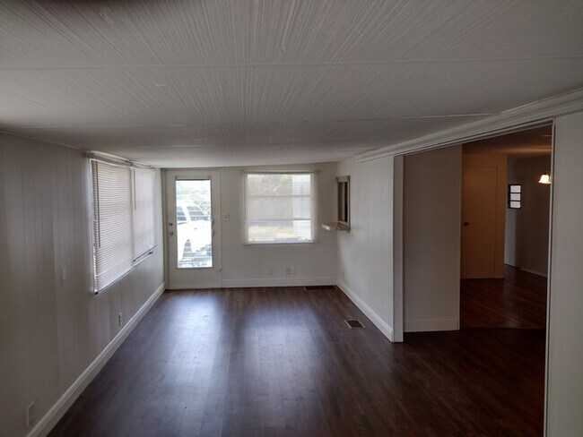 Building Photo - 7140 SE Bluebird Cir