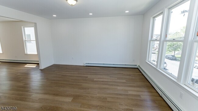 Foto del edificio - 182 Ellery Ave