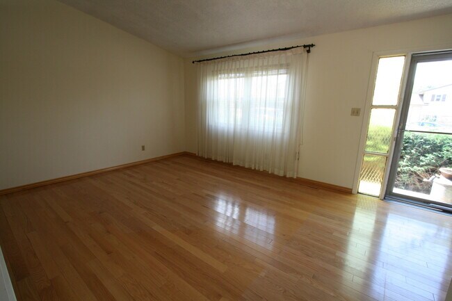 Foto del edificio - Exceptional 3 bedroom tri-level home close to UCCS!