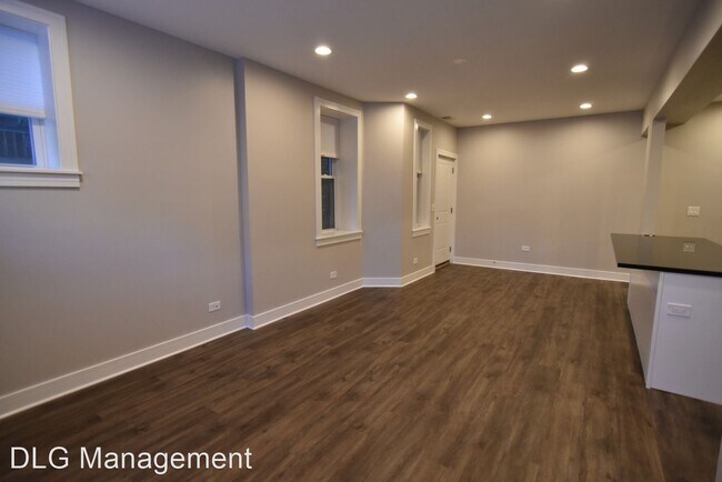 Building Photo - 3212 N Halsted St