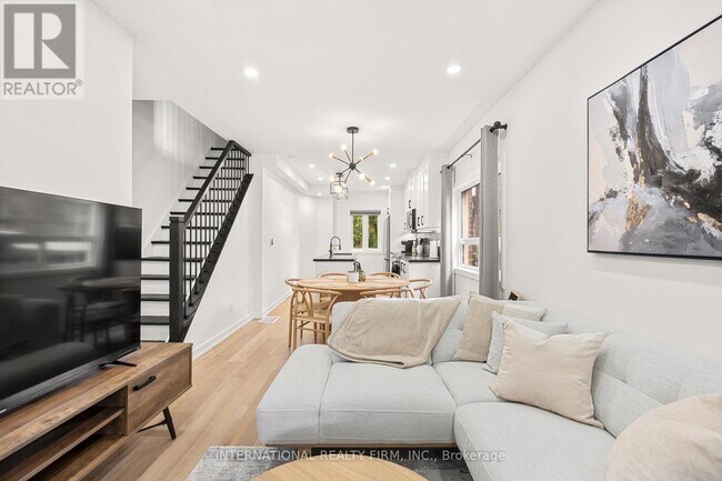 Photo du bâtiment - 171 Duplex Ave