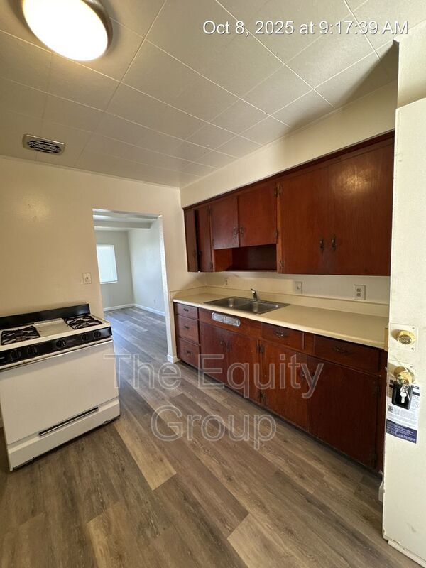 Foto del edificio - 514 E Cypress Ave