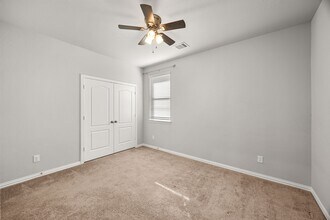 Building Photo - 8315 Divot Trce