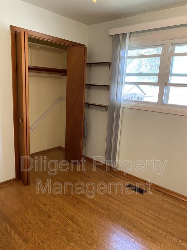 Photo du bâtiment - 186 Collison Ave