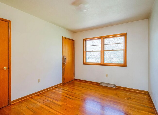 Foto del edificio - 2560 E Sheridan Ave