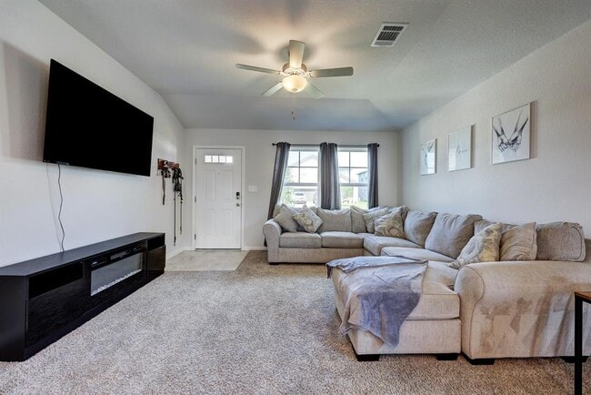 Building Photo - 206 Creek Hollow Dr