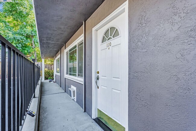 Building Photo - 1180 Saranap Ave