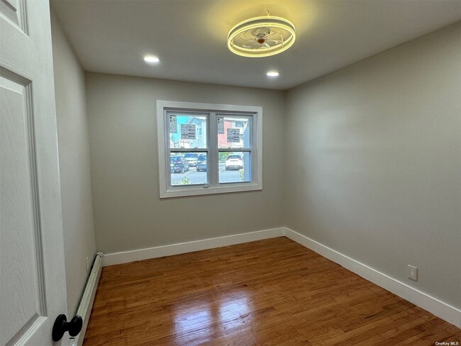 Foto del edificio - 828 E Broadway