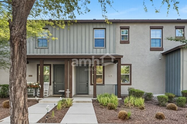 Building Photo - 20769 W Thomas Rd