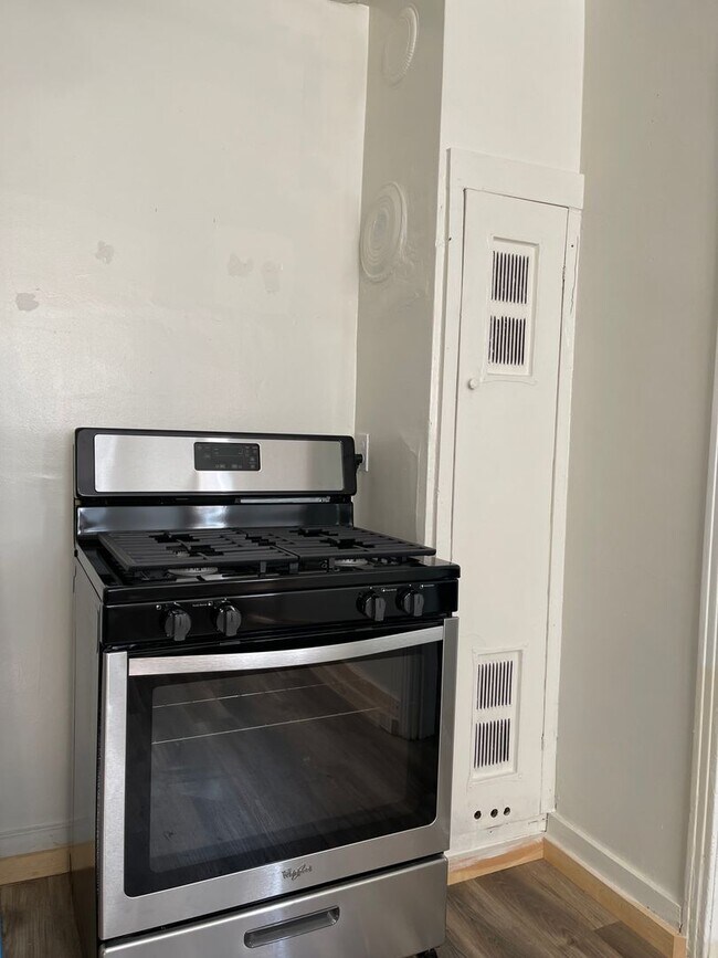 Foto del edificio - Rare One bedroom single family home