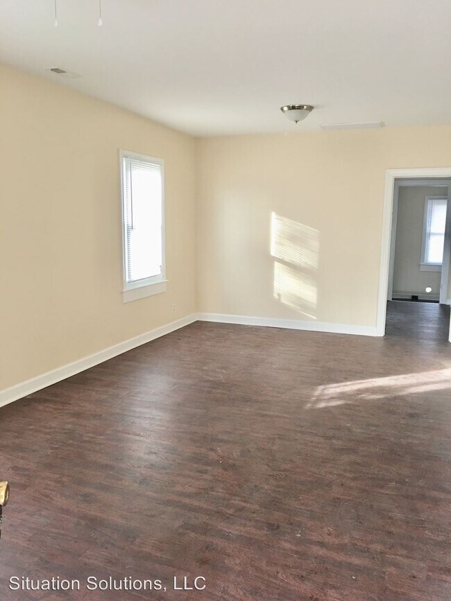 Building Photo - 2 br, 1 bath House - 1003 Burrow Ave