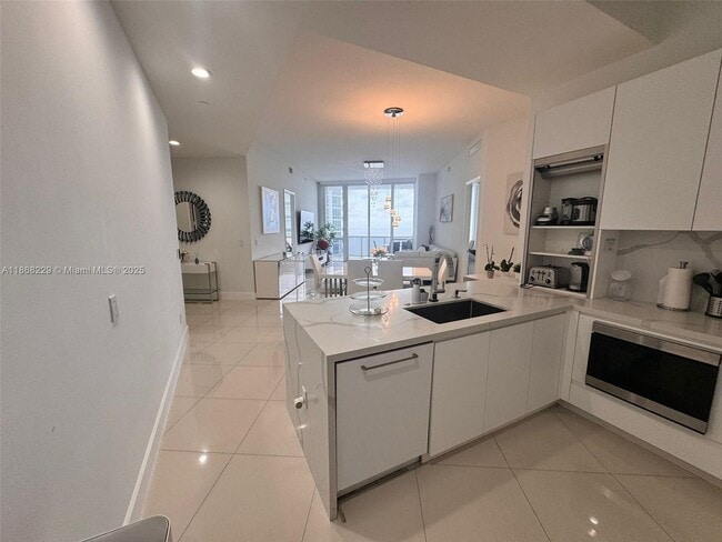 Foto del edificio - 15901 Collins Ave