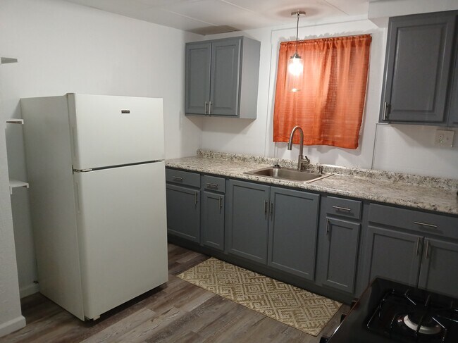 Foto del edificio - 2411 Spring St