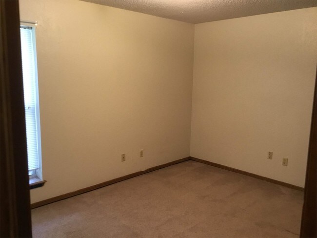 Building Photo - 409 S Greengate Dr