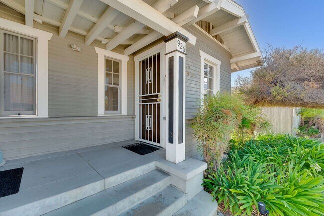 Foto del edificio - 926 Newport Ave