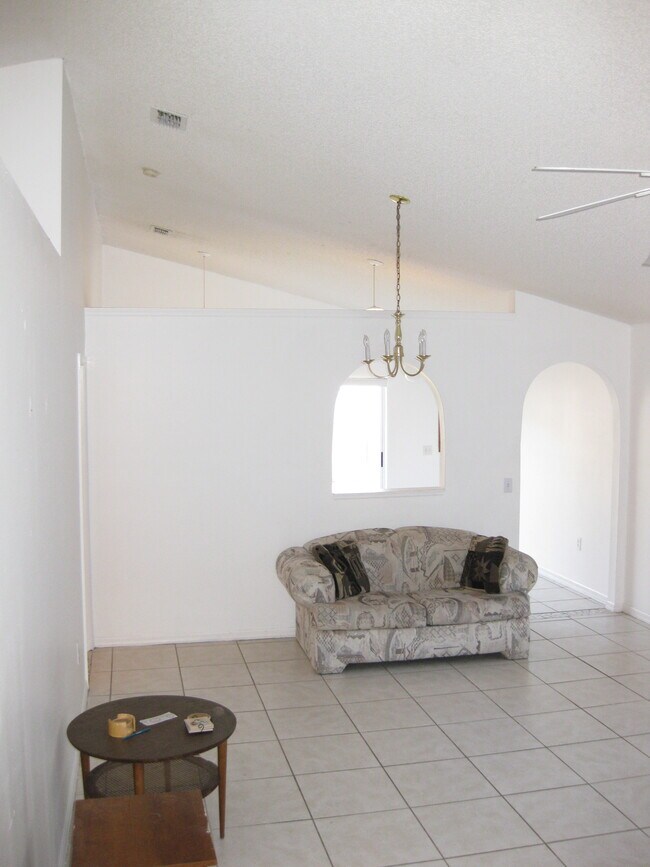 Foto del edificio - 8629 Claiborne Ct