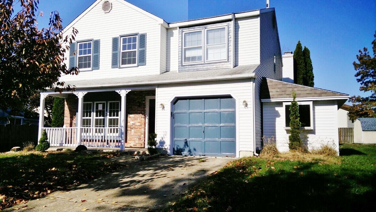 Foto principal - Spacious 3-Bedroom, 2.5-Bath Home for Rent...