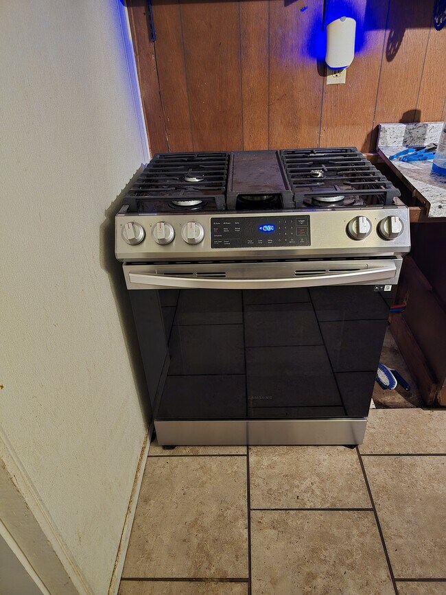 Building Photo - 1620 Oakwood St