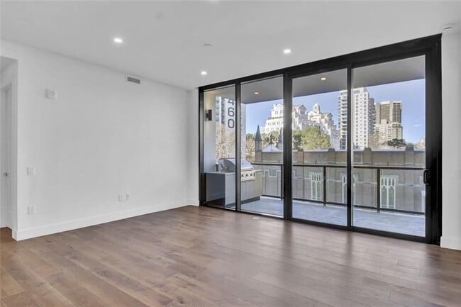 Foto del edificio - 2425 Peachtree Rd NE