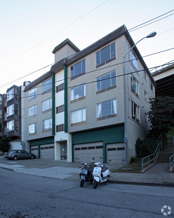 Primary Photo - 600 Grand View Ave