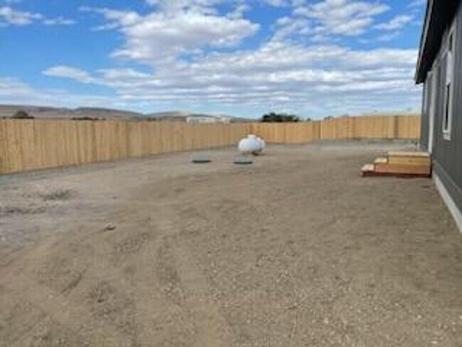 Building Photo - 3 Bed 2 Bath Stagecoach Home on 1 Acre