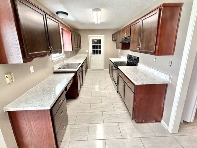 Building Photo - Spacious 3 Bedroom 2 Bath Home With Large Bonus Room Availalbe In Southaven