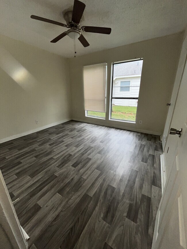 Foto del edificio - 1708 Duncan Ave