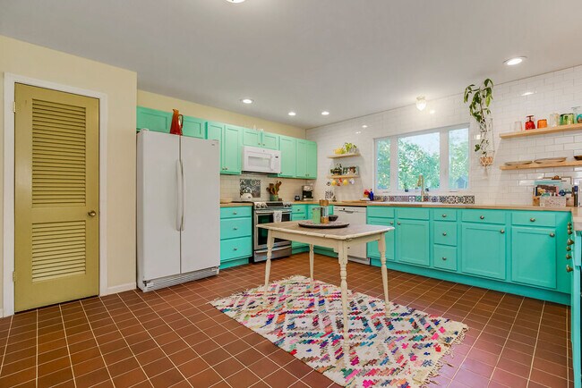 Foto del edificio - 10706 Hillcrest Rd