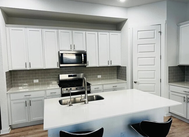 Foto del edificio - 2332 Bravo Pass