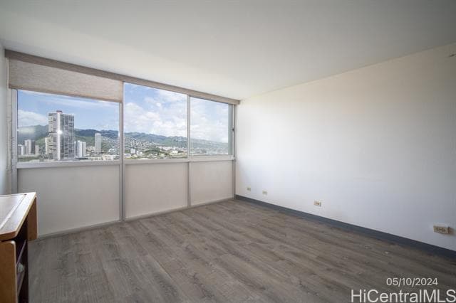 Building Photo - 2211 Ala Wai Blvd