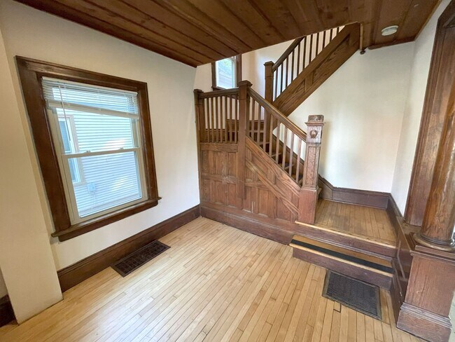 Foto del edificio - 111 S Randall Ave