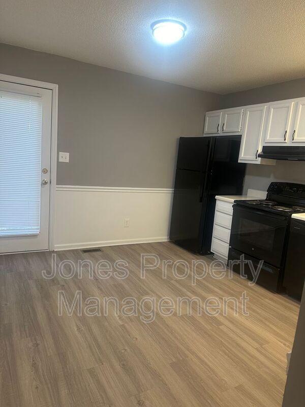Building Photo - 2715 Mountcrest Cir NW