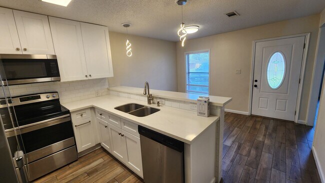 Foto del edificio - Wonderful 4/2 Brick Home!