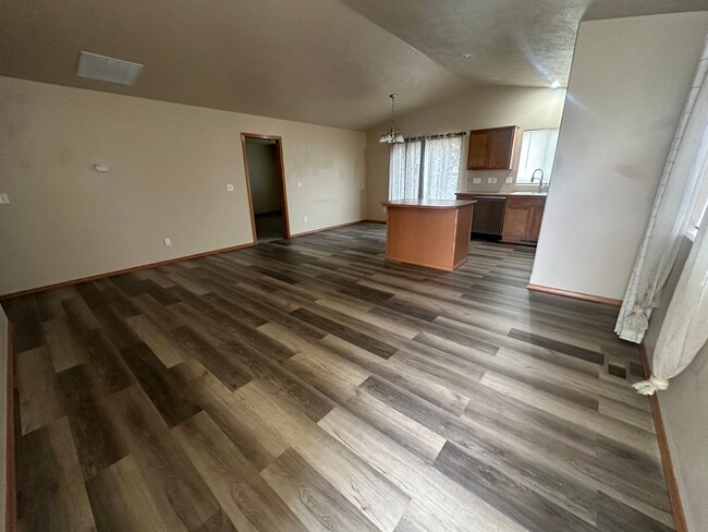 Foto del edificio - 3 bed, 2 bath house in Cheney