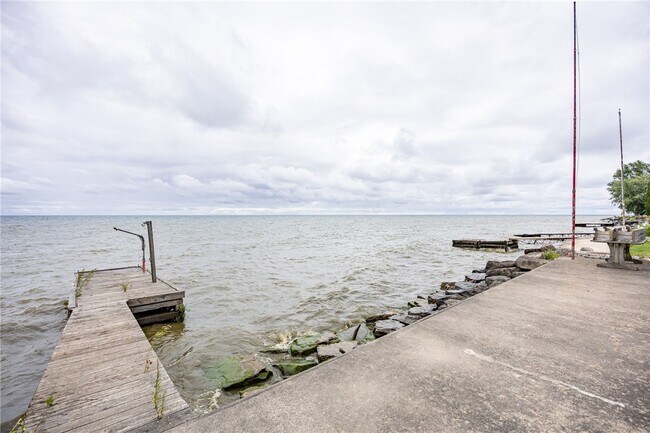 Foto del edificio - 200 Lakeshore Dr